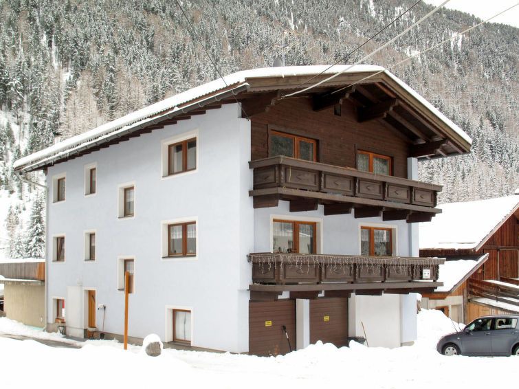 Gries Apartment | 3 bedroom Apartment, sleeps 8 in Gries am Brenner with WiFi