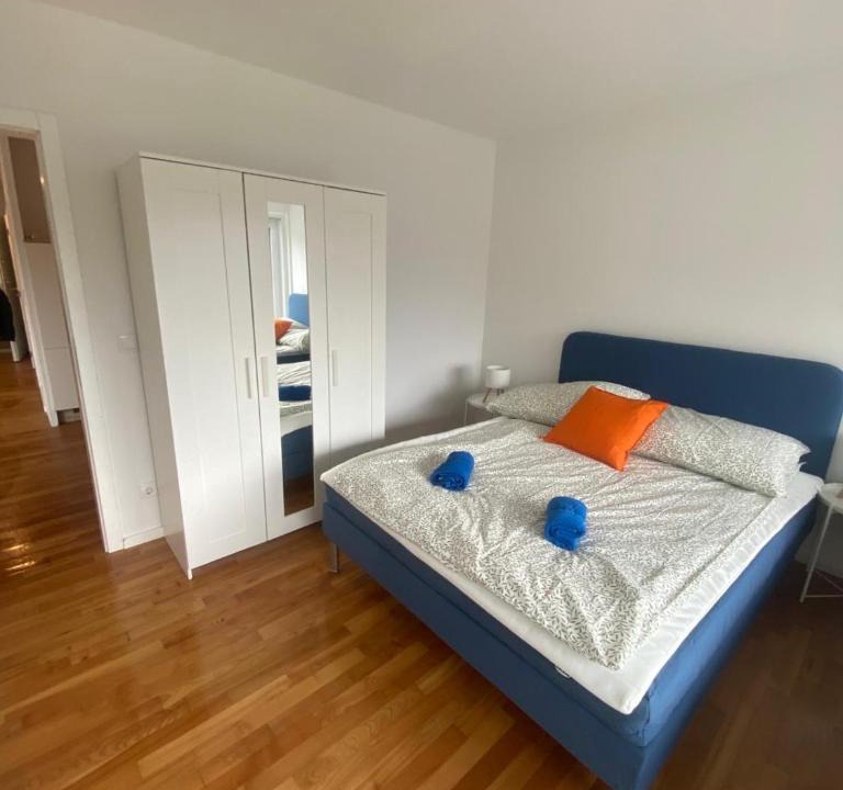 Grinzing Apartment | 90 m2 Apartment with Balcony & Free Parking