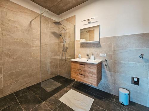 Schlitters Apartment | AlpenLuxus presents - MARTINS Zillertalblick with parking space and balcony