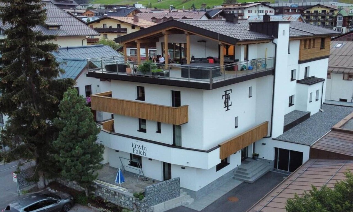 Sankt Anton am Arlberg Apartment | Apartment with Whirlpool Bathtub in St. Anton