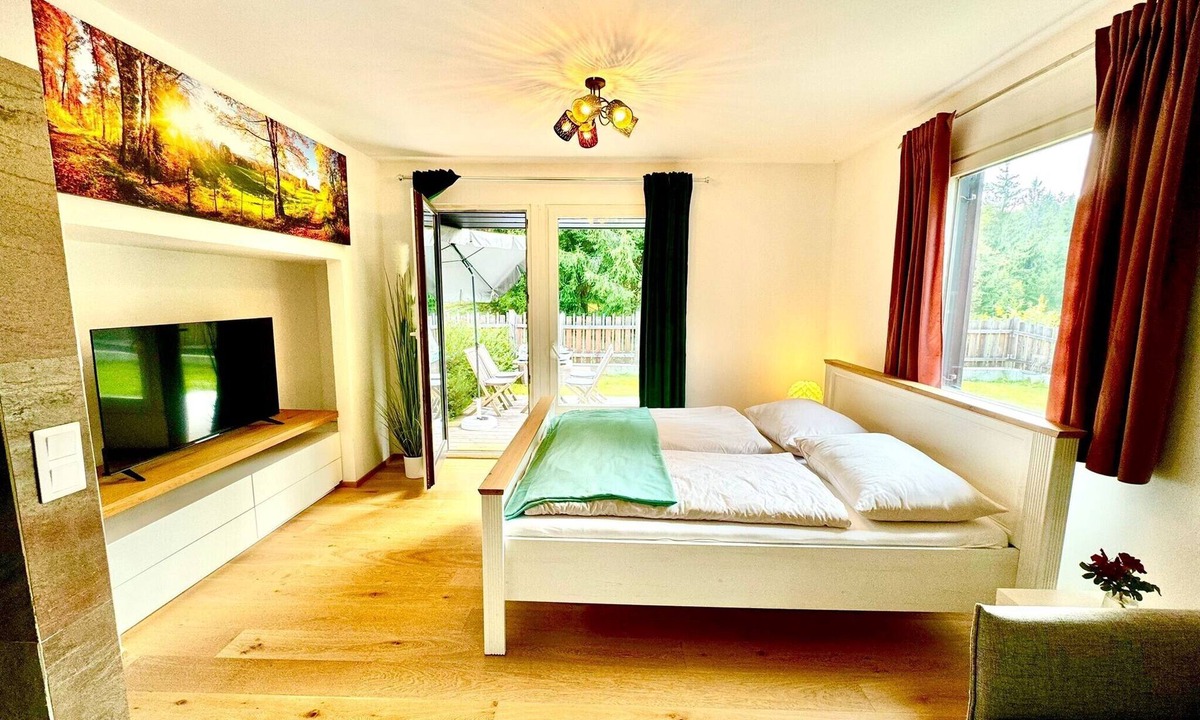 Techelsberg am Worther See Apartment | Apartment 'Auszeit Im Grünen' with Shared Terrace, Private Garden and Wi-Fi