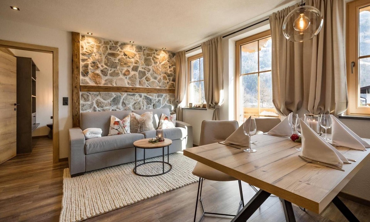 Zillertal Apartment | Apartment “Das Krumerhaus – Die Krumerin” with Mountain View, Balcony and Wi-Fi