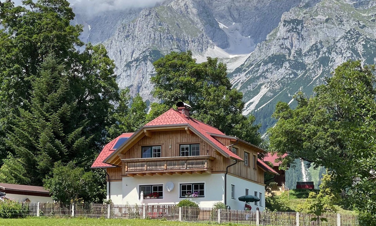 Ramsau am Dachstein Apartment | Apartment 'Haus Rosenheim' with Mountain View, Balcony and Wi-Fi