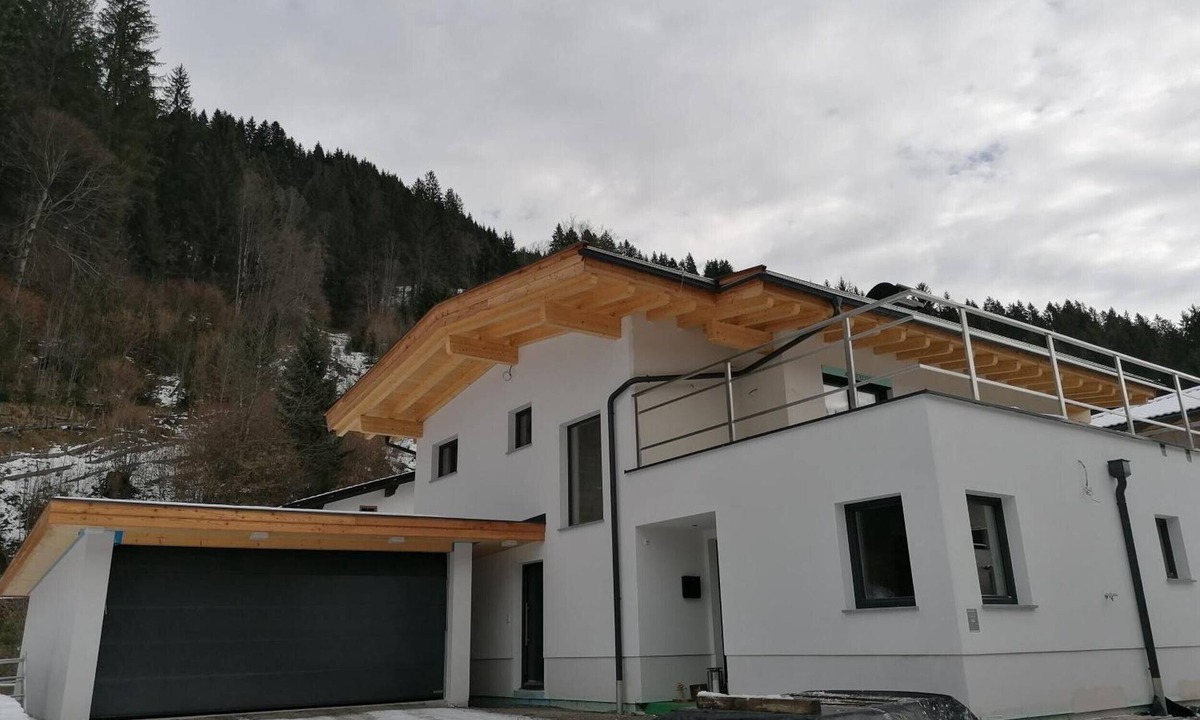 Sonnenberg Apartment | Apartment 'Holaus' with Shared Garden and Wi-Fi
