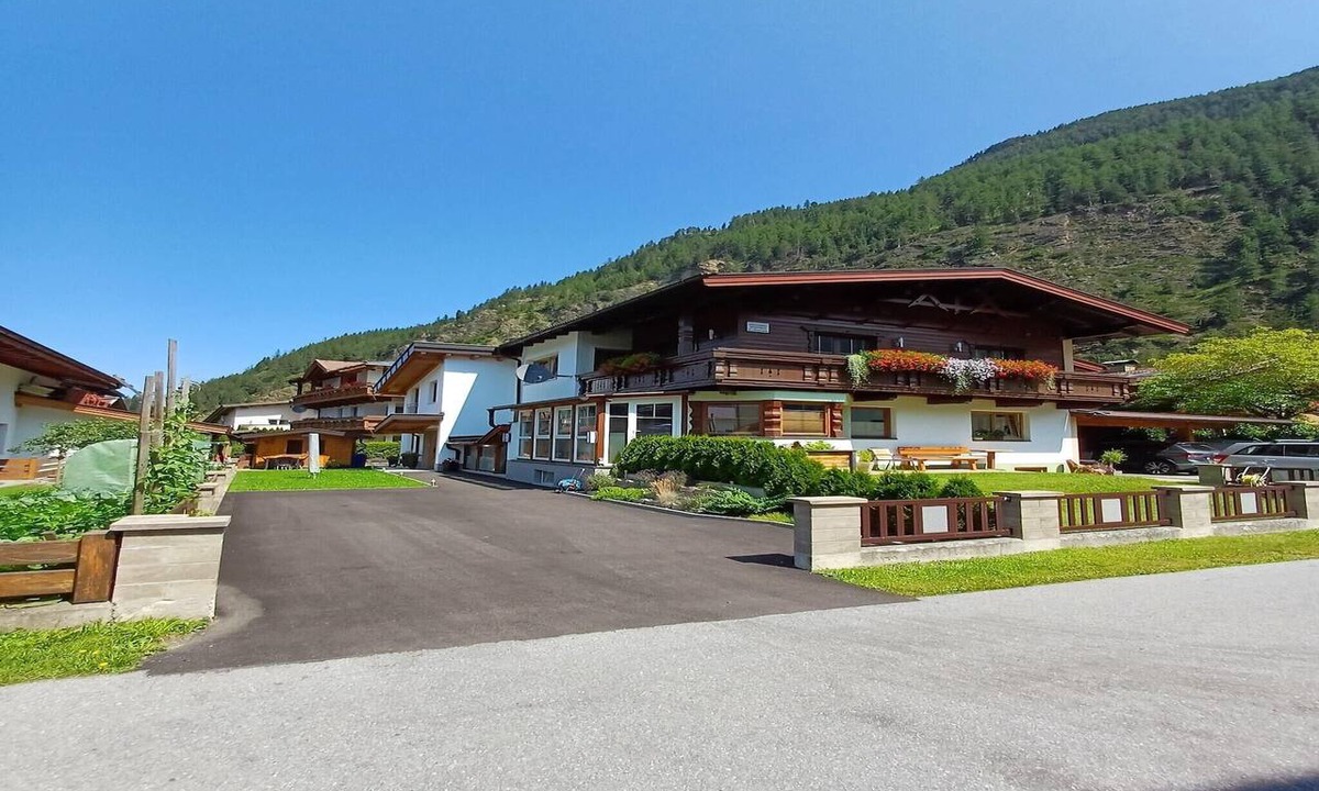Unterlaengenfeld Apartment | Apartment in Ski Paradise near Trails