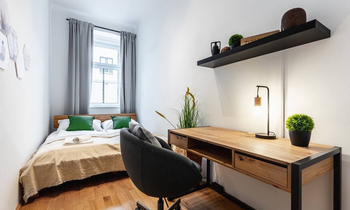 Funfhaus Apartment | Authentic stylish apartment with a king-size bed