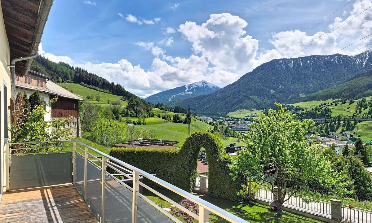 Pfons Apartment | Beautiful apartment for 4 people with WIFI, TV and terrace