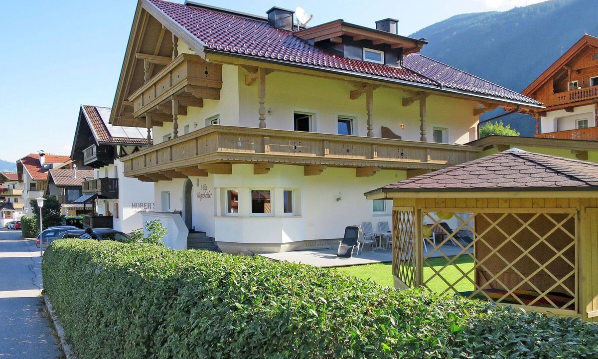 Mayrhofen Apartment | Beautiful apartment for 4 guests with WIFI, TV and parking