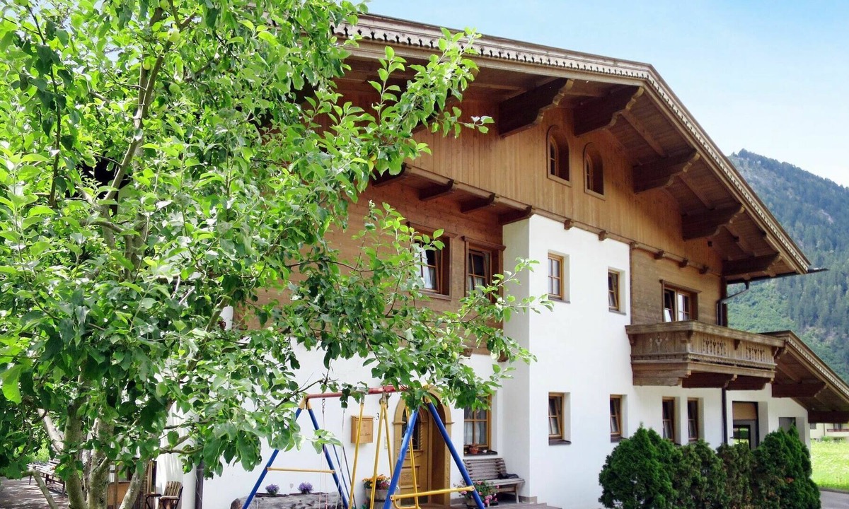 Mayrhofen Apartment | Beautiful apartment for 4 guests with WIFI, TV, terrace and parking