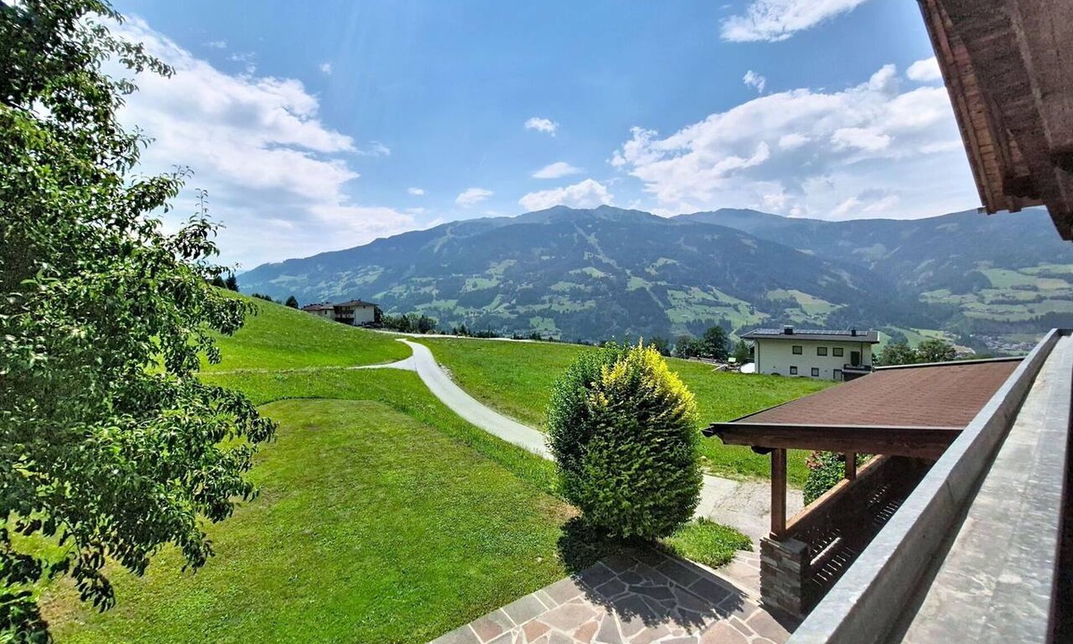 Stummerberg House | Beautiful private villa for 10 guests with WIFI, TV and patio