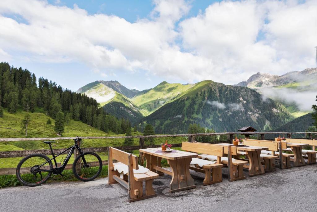 Tux Hotel | Berggasthaus Höllensteinhütte