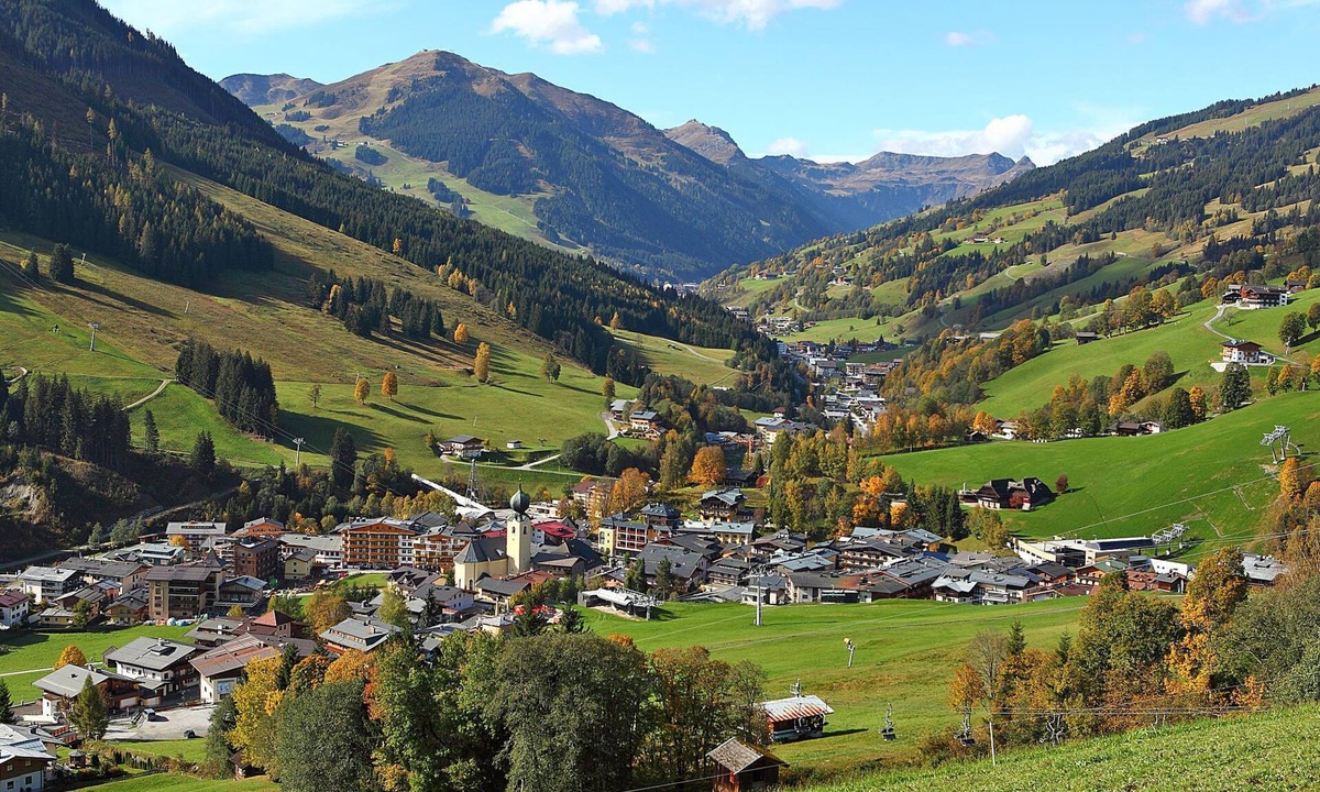 Saalbach-Hinterglemm Apartment | BERGZEIT Appartement Top 2 by Interhome