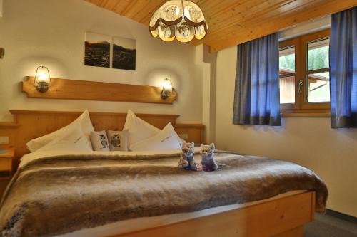 Tannheim House | Bio-Bauernhof Waldesruh mit Hofladen