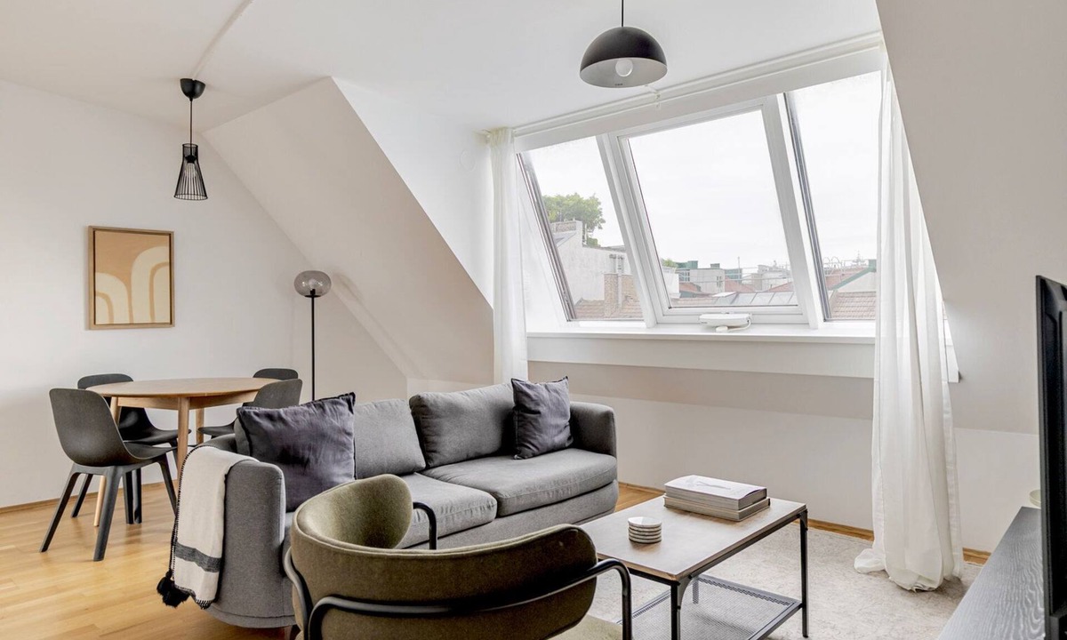 Wieden Apartment | Blueground | Wieden, city view, nr Belvedere