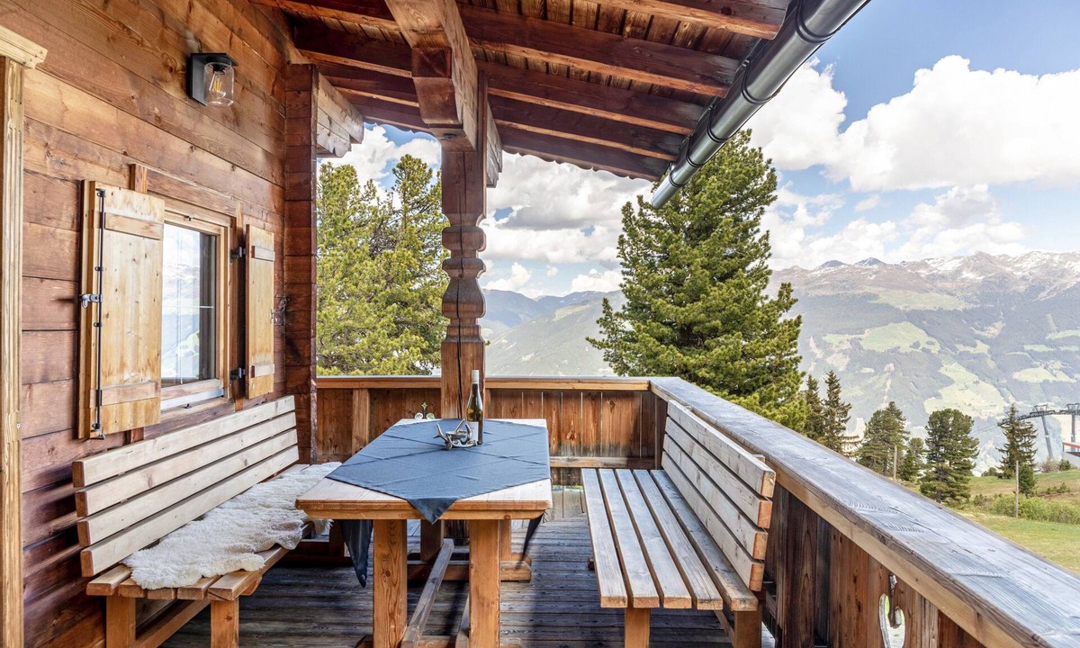 Kaltenbach Ski Chalet | Chalet 'Hochzillertal' with Mountain View, Private Terrace and Wi-Fi