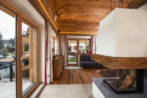 Konigsleiten Ski Chalet | Chalet in Königsleiten with Mountain Views & Spa