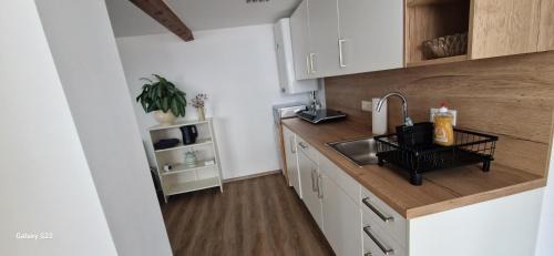 Mannswoerth Apartment | Charmantes und neu renoviertes Apartment in der Nähe des Flughafens