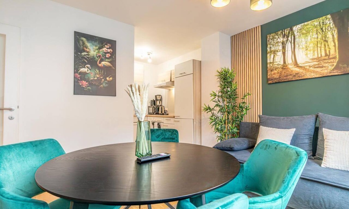 Favoriten Apartment | Charming 1BR Retreat Moments from Reumannplatz U1