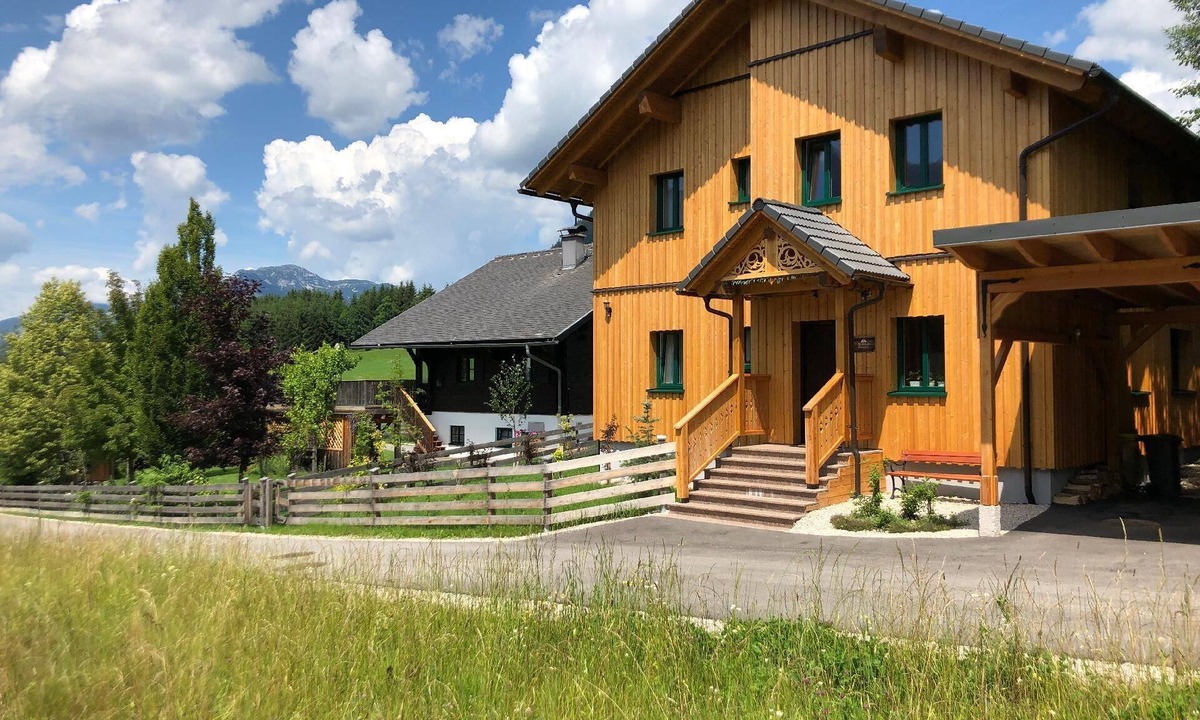 Bad Aussee Apartment | Charming holiday flat in Bad Aussee with barbecue, garden and mountain views