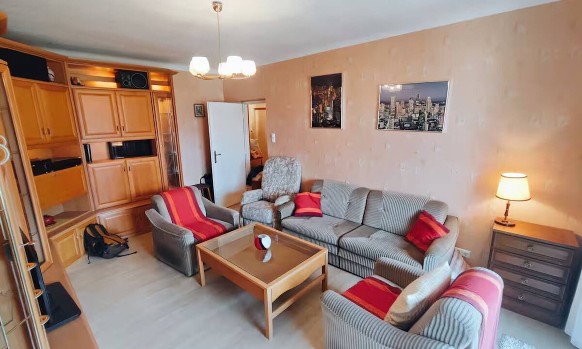 Margareten Apartment | Charming Vintage Vienna Getaway 67m² with A/C