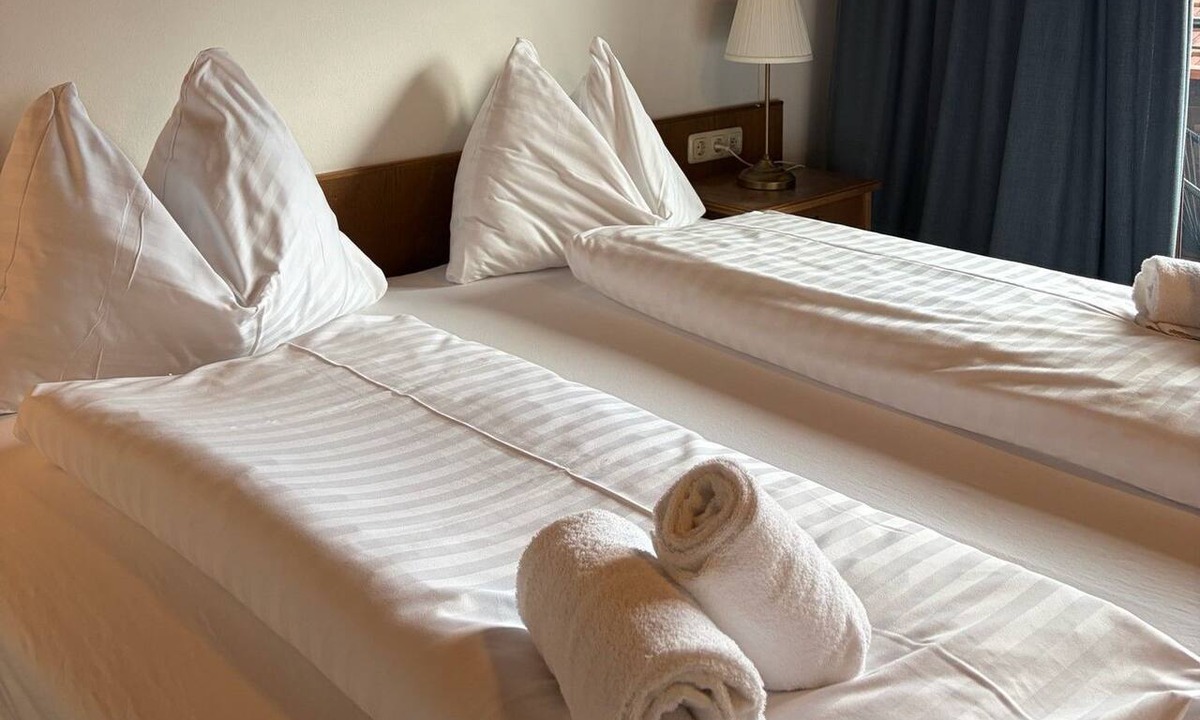 Mondsee House | Double Room with Balcony 3 - Landhaus Meingast