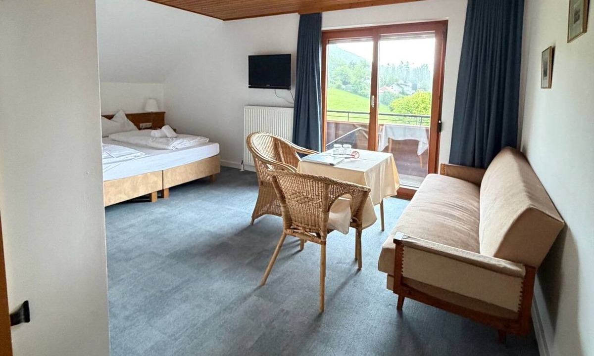 Mondsee House | Double Room with Balcony 6 - Landhaus Meingast