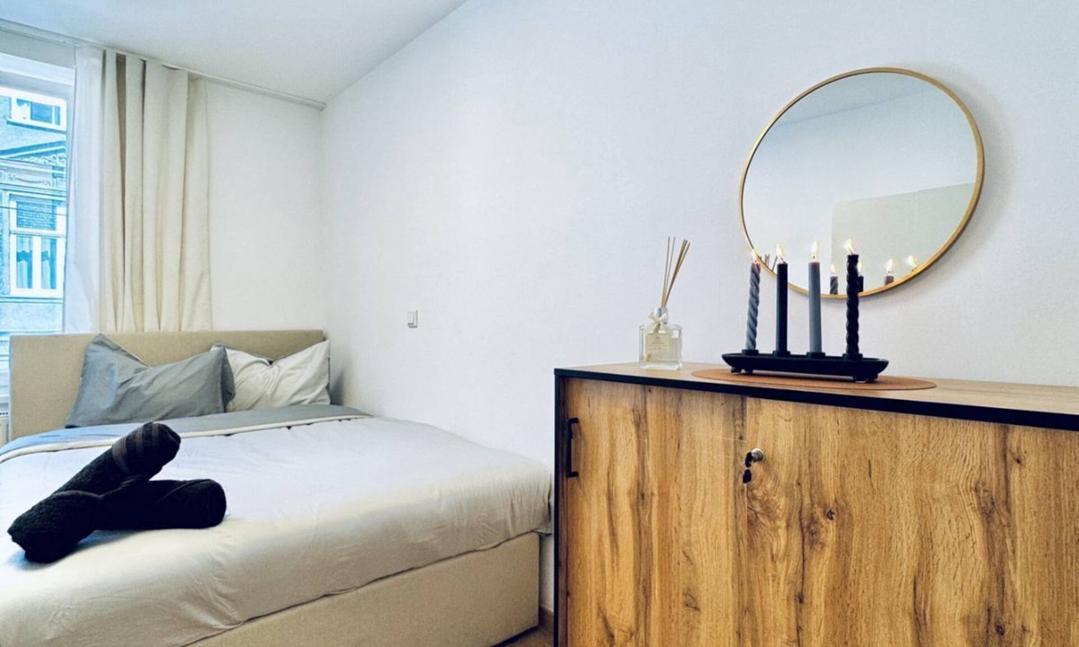 Liesing Villa | Elegant Room Near Kaufpark Alterlaa