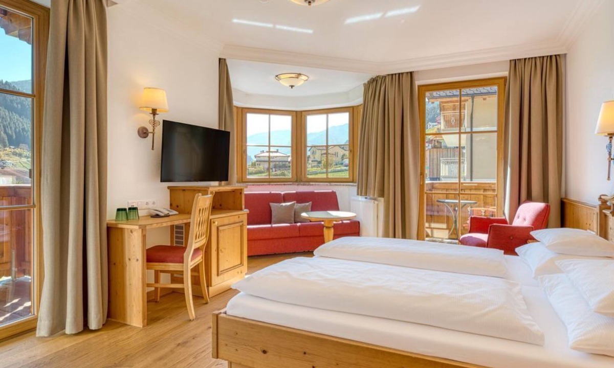 Grossarl House | Family Studio "KRISTALL" with bay window - Hotel Kristall