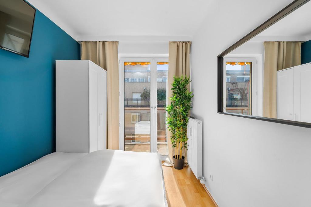 Schottenfeld Apartment | Flora Collection