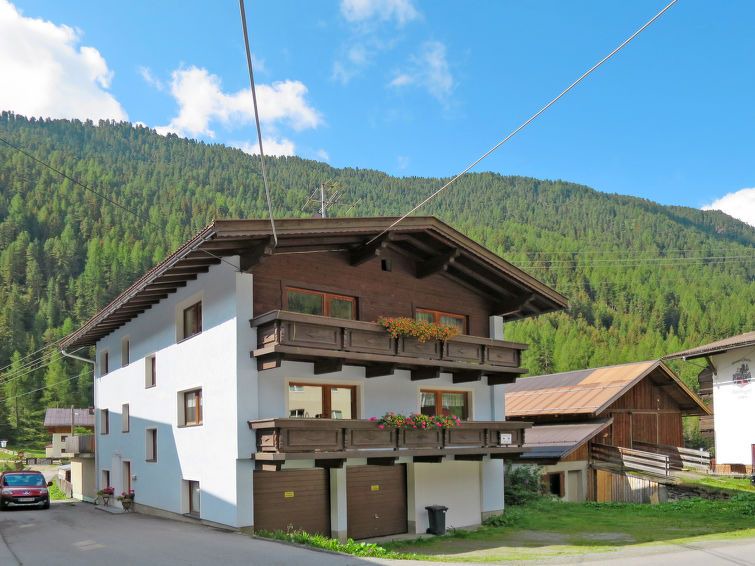 Gries Apartment | Gries am Brenner Apartment, Sleeps 8 with Free WiFi