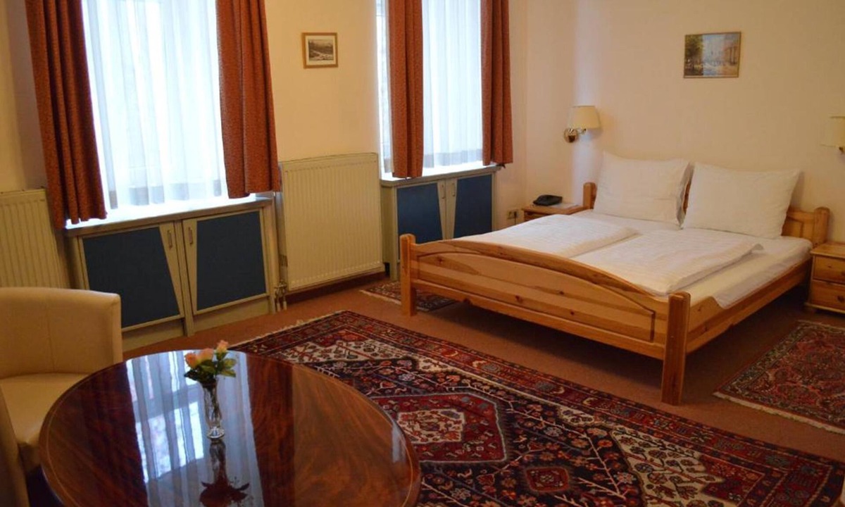 Neubau Hotel | Hotel Pension Walzerstadt