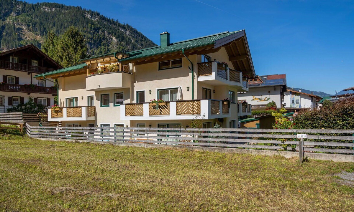 Mayrhofen Apartment | Lovely apartment for 2 guests with WIFI, terrace and pets allowed