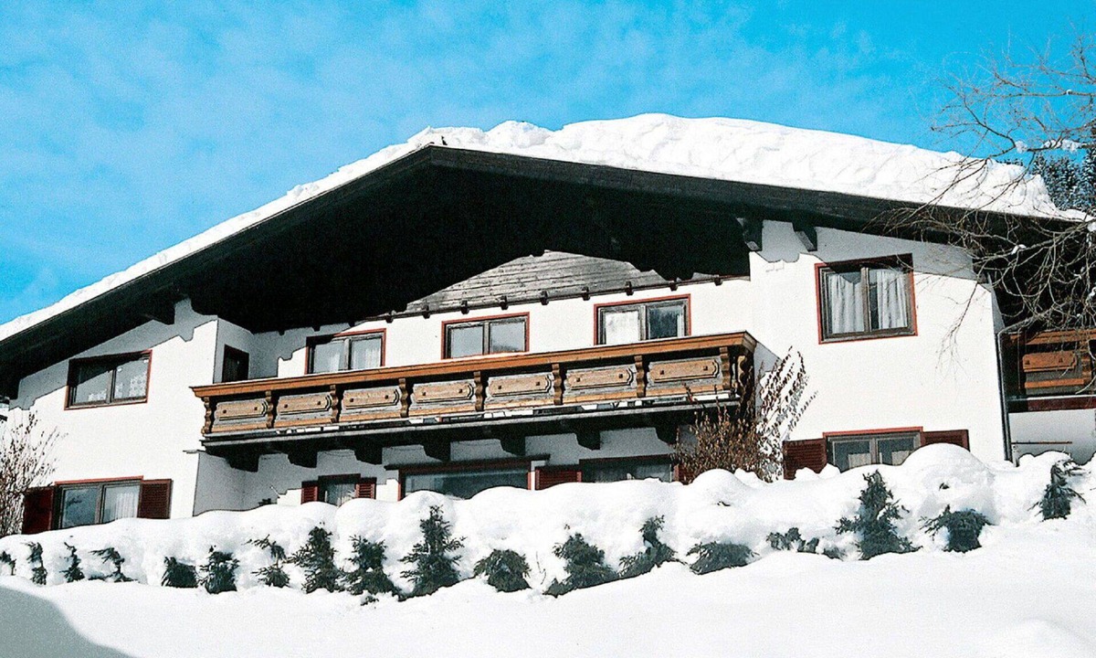 Saalbach Apartment | Lovely apartment for 3 guests with WIFI, TV, balcony, panoramic view and parking