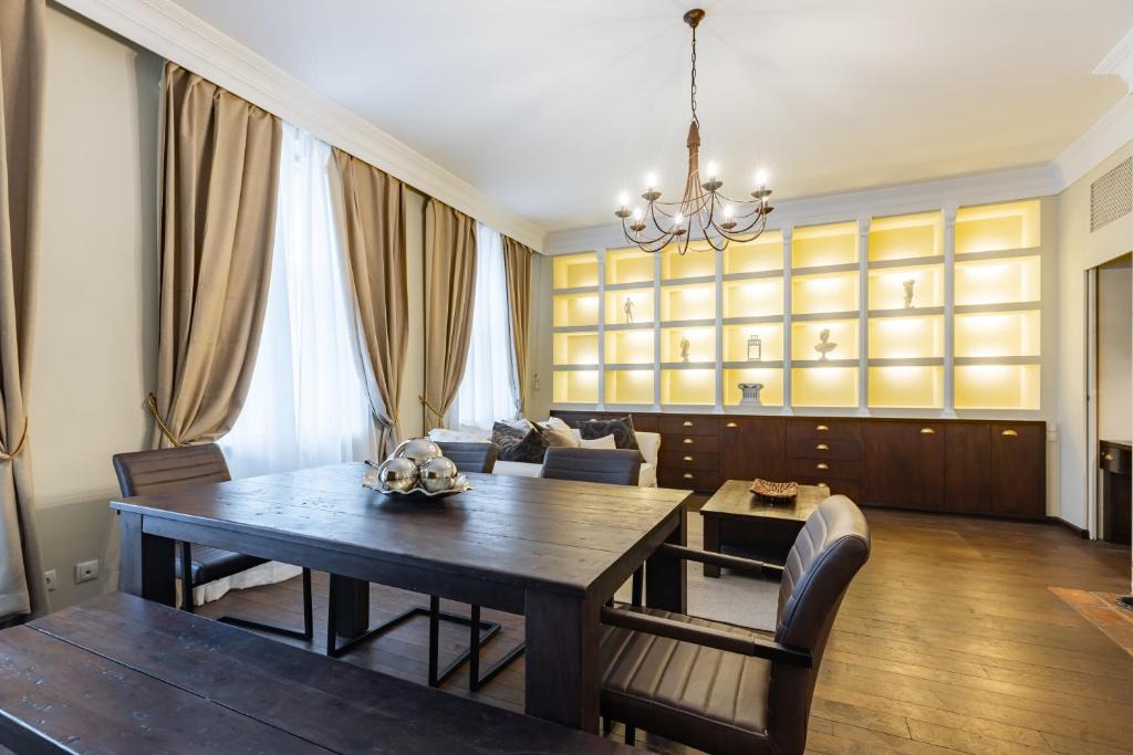 Funfhaus Apartment | Luxury 2 bedroom apartment with king-size beds