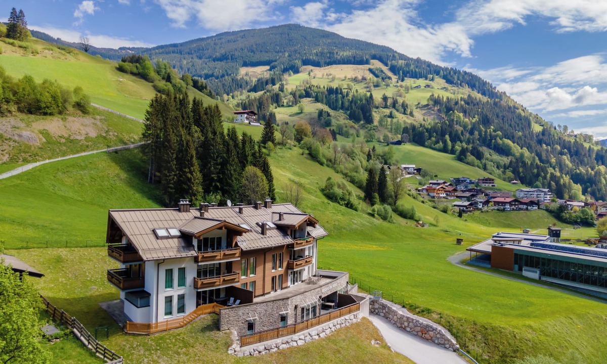 Viehhofen Apartment | Luxury apartment near slopes with large terrace