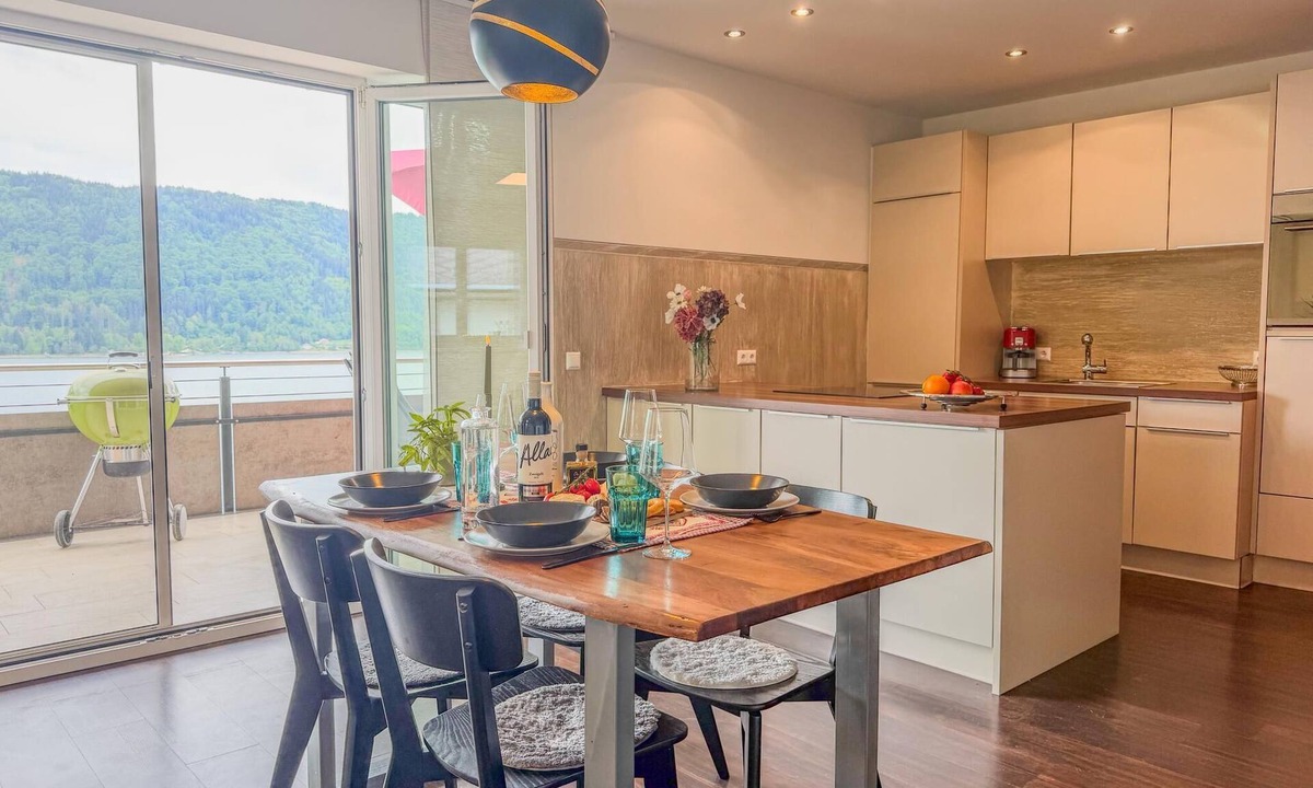 Bodensdorf Apartment | Modern apartment with lake view at Lake Ossiach.