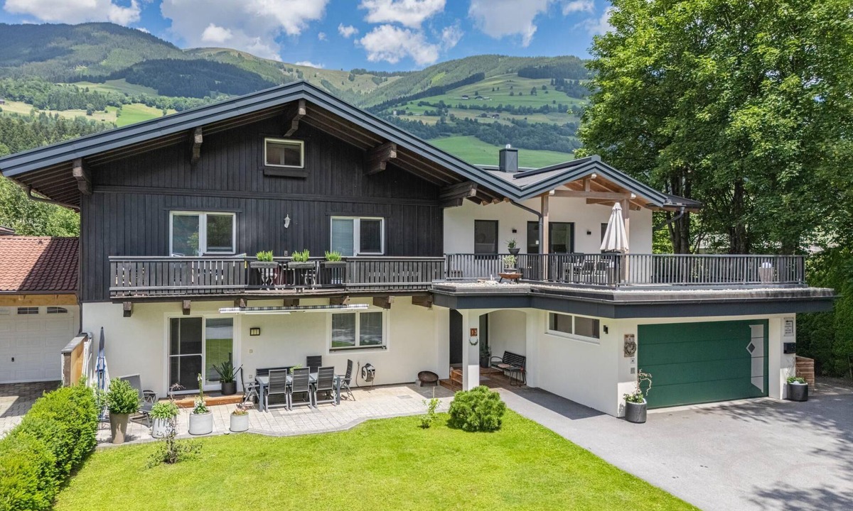 Mittersill Apartment | Modern holiday apartment with terrace and garden