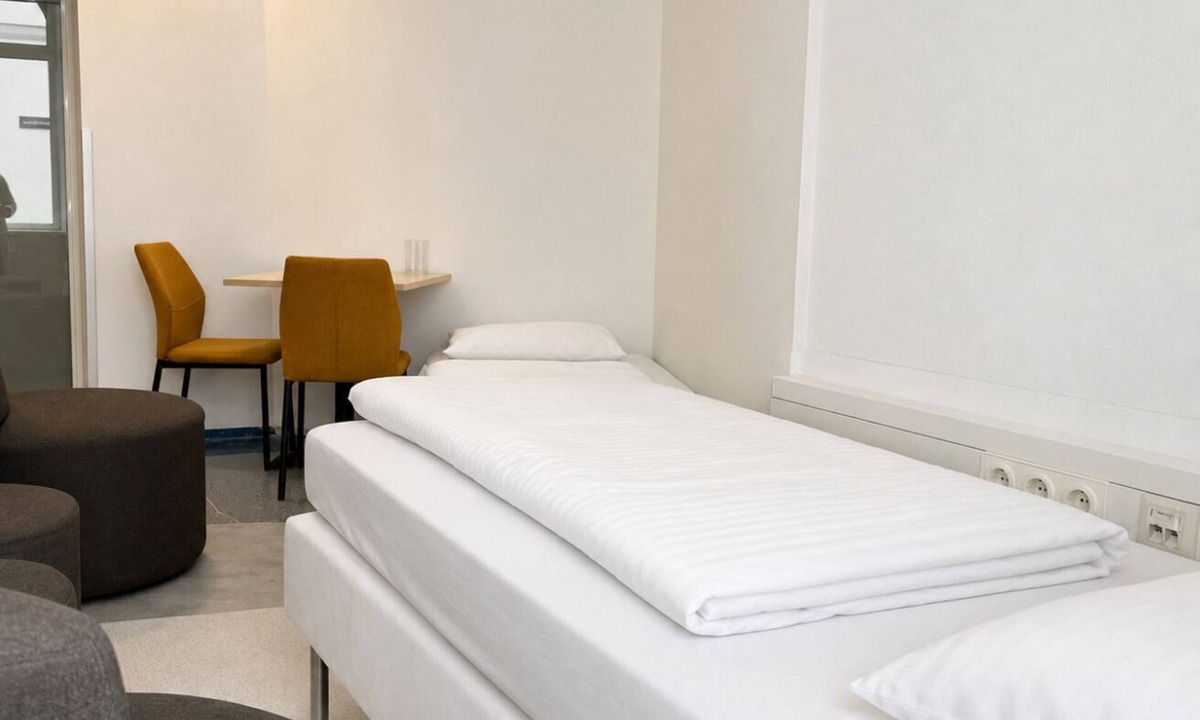 Hundsturm Apartment | Modern Hotel Room Steps from Rennweg Station
