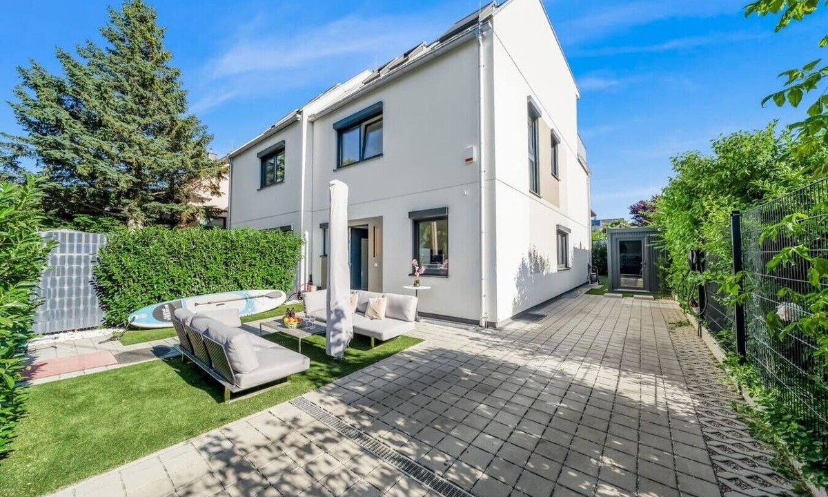 Kaisermuhlen House | Modern Luxury Villa, 5 Bedrooms, Alte Donau