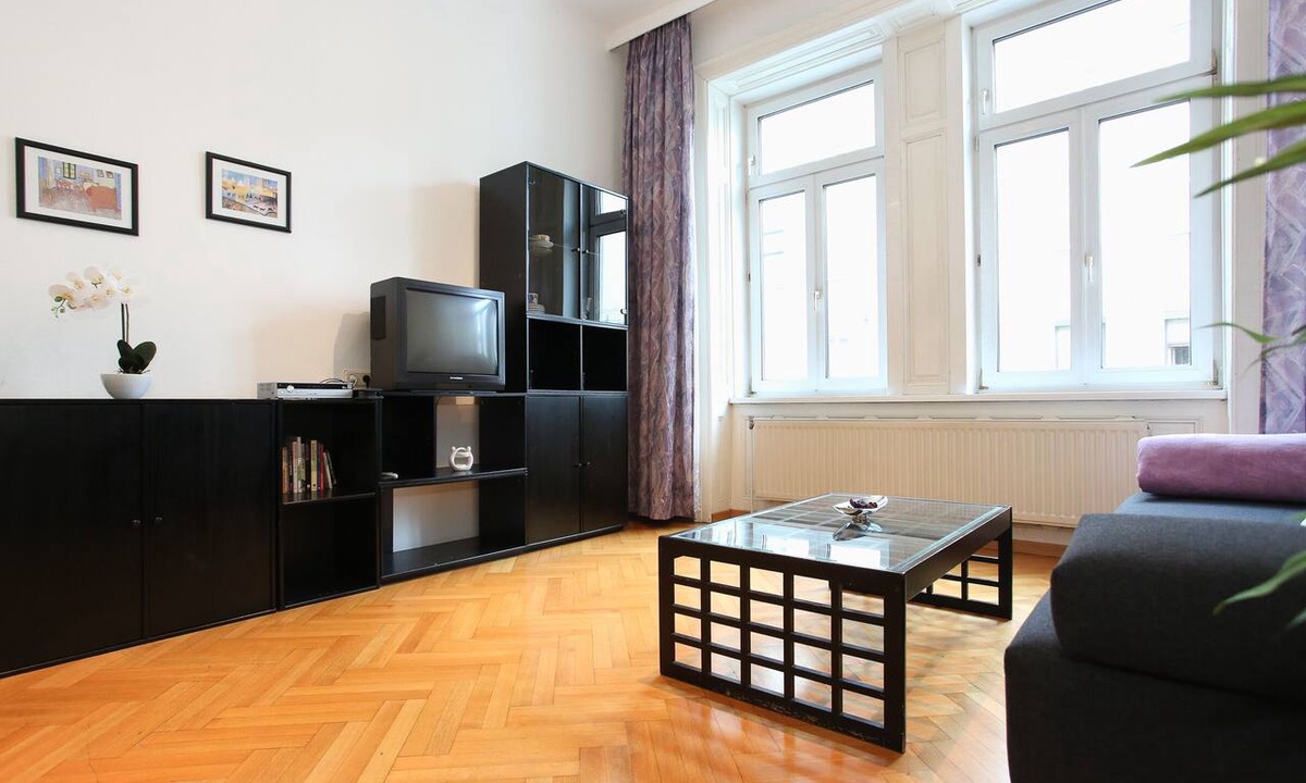 Ottakring Apartment | Nice 2 room apartment with luxurious bathroom for up to 4 people