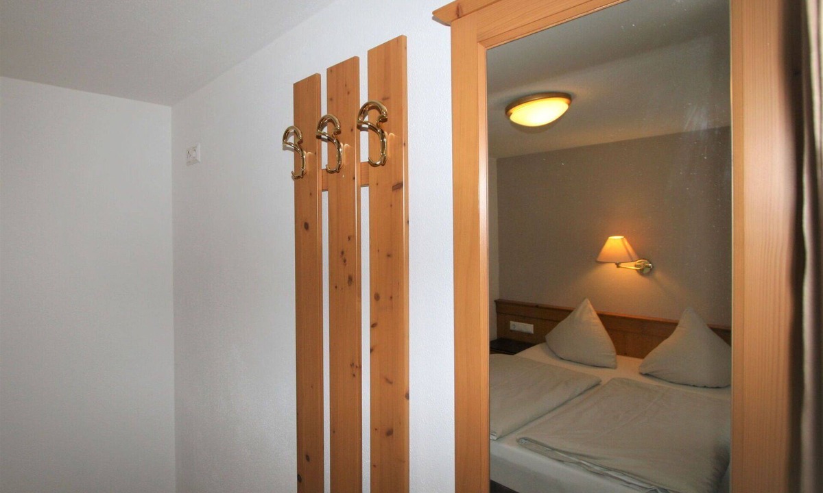 Stumm Apartment | Nice apartment for 4 people with WIFI, pool, TV, balcony and pets allowed