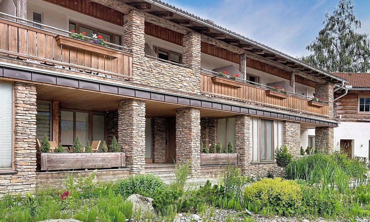 Kaprun Villa | Nice apartment in villa for 4 guests with TV, balcony and pets allowed