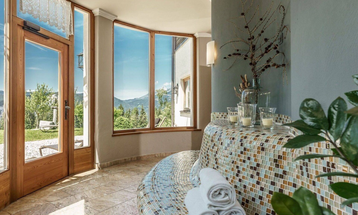 Pichl-Preunegg House | Nice apartment in villa with WIFI, hot tub, TV, balcony, pets allowed and panoramic view