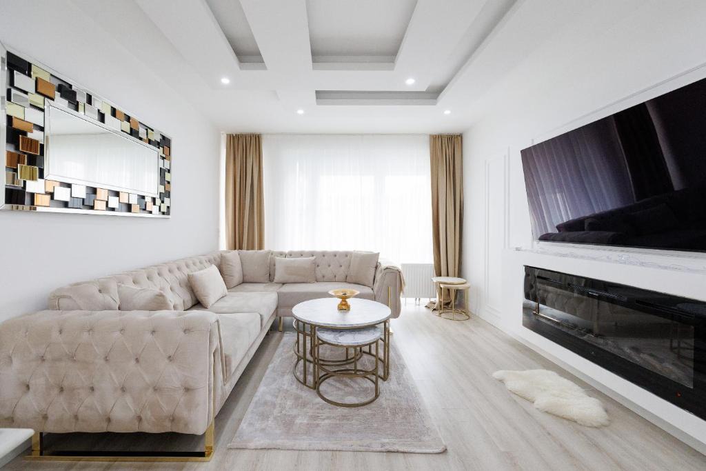 Margareten Apartment | Old Residence