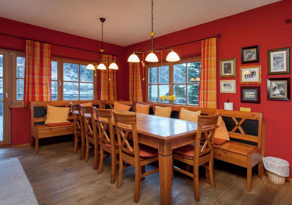 Sankt Anton am Arlberg House | Posh Mansion in Sankt with 2 Saunas Whirlpool Jacuzzi