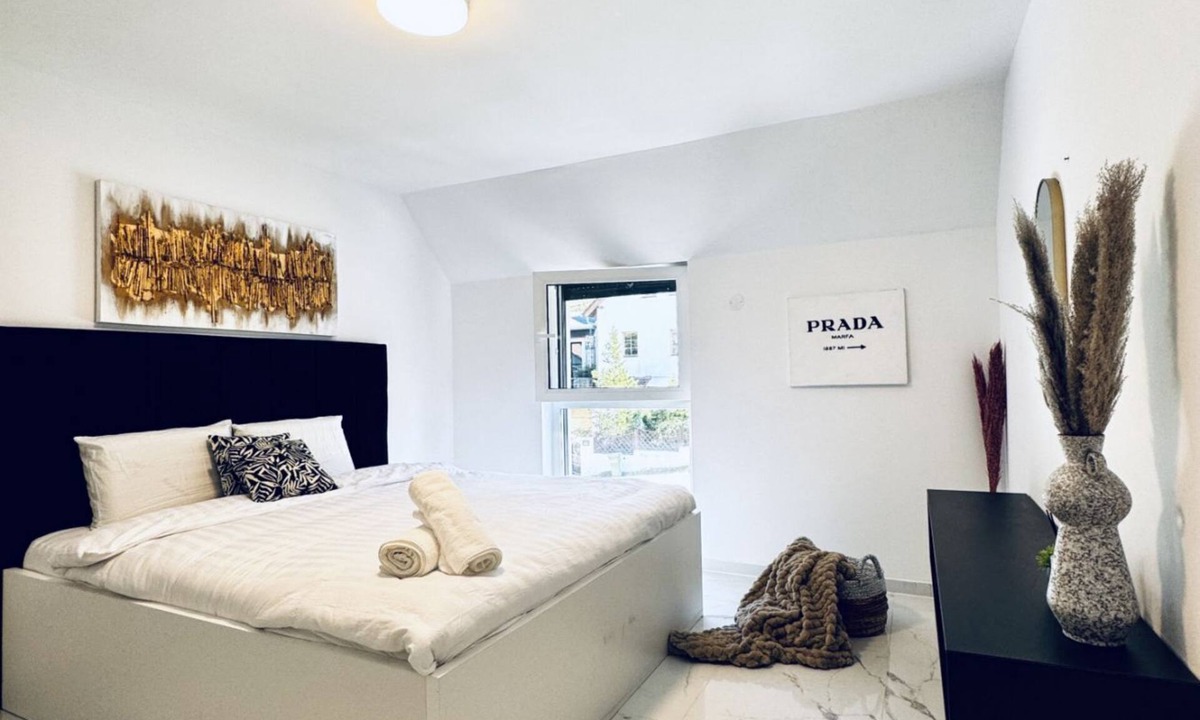 Breitenfurth bei Wien Apartment | Quiet Luxury 5BR & 1LR Villa w/Garden & Terrace