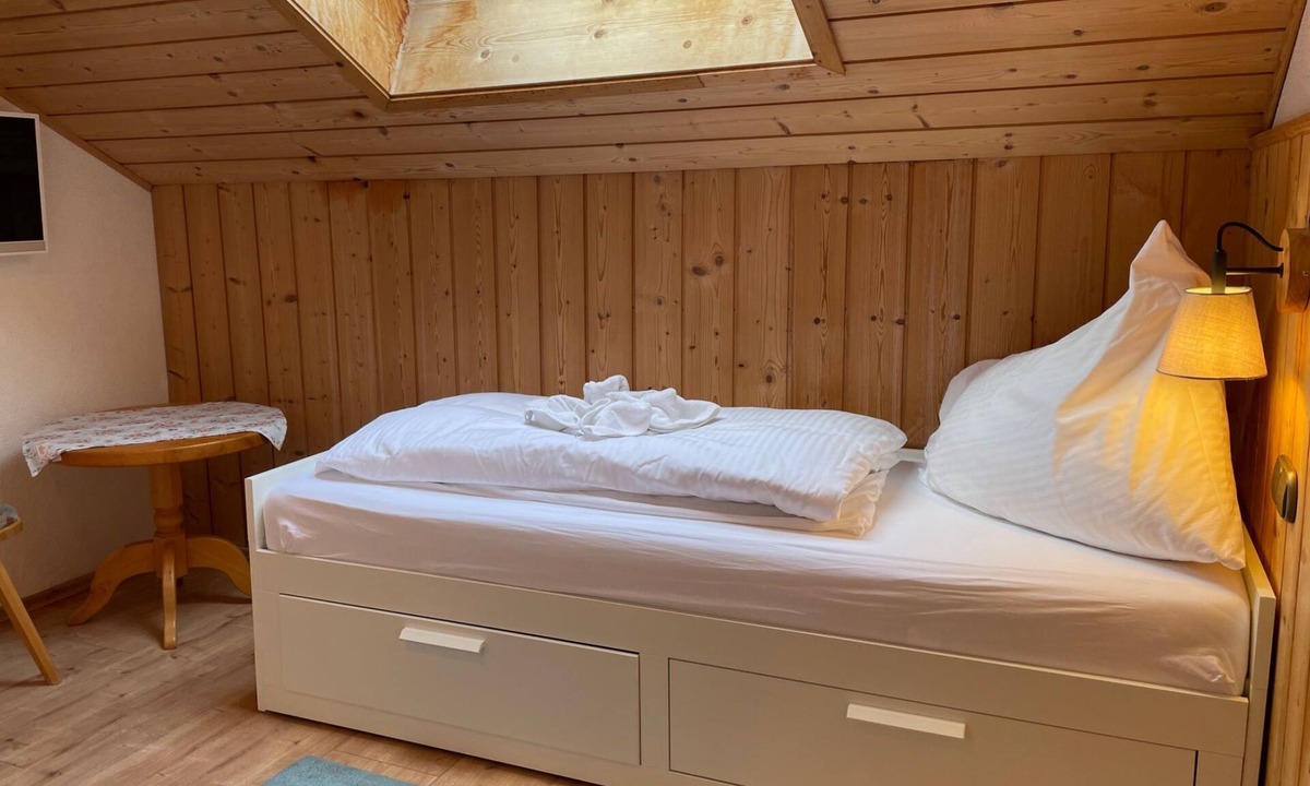 Schattwald Bed & Breakfast | Single room - Gästehaus Holl - Summer mountain lifts included