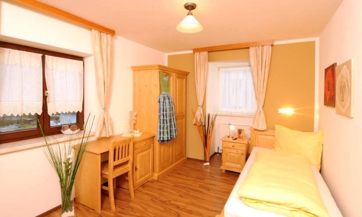 Aigen im Ennstal Bed & Breakfast | Single room with shower, WC, standard - Kirchenwirt Aigen