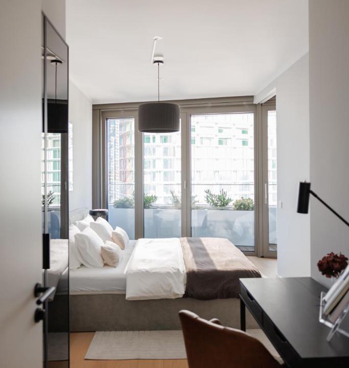 Kaisermuhlen Apartment | Skyline Suite - Danube-View Balcony & Pool
