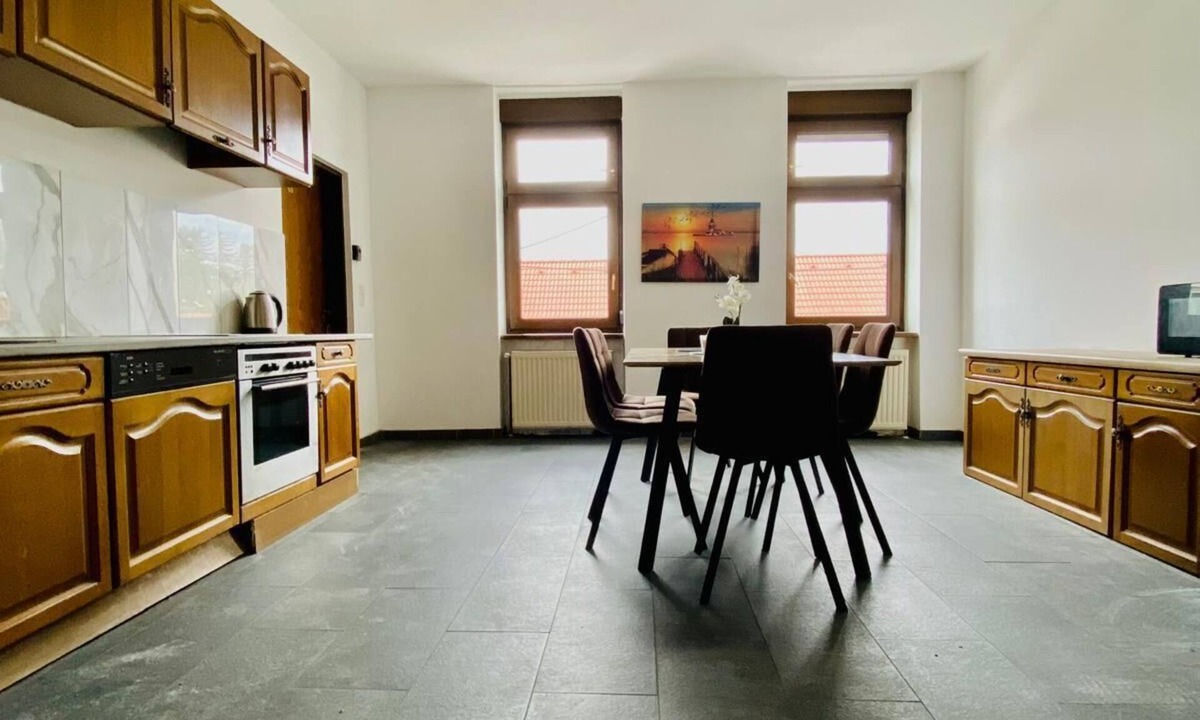 Grinzing Apartment | Spacious 4BR for 15 & 15 Min to Danube